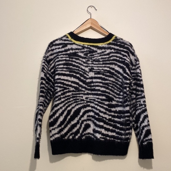 Aqua black and white zebra pattern sweater. Size Xs - Picture 4 of 8